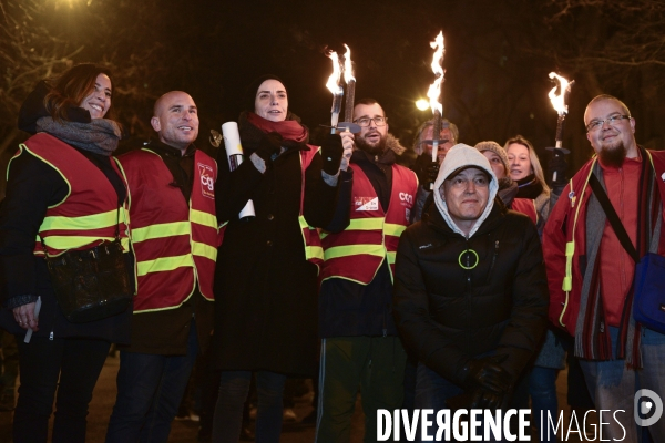 Marche aux flambeaux, contre la réforme des retraites du 23 janvier 2020, à Paris. National strike of 23 janvier 2020 in Paris.