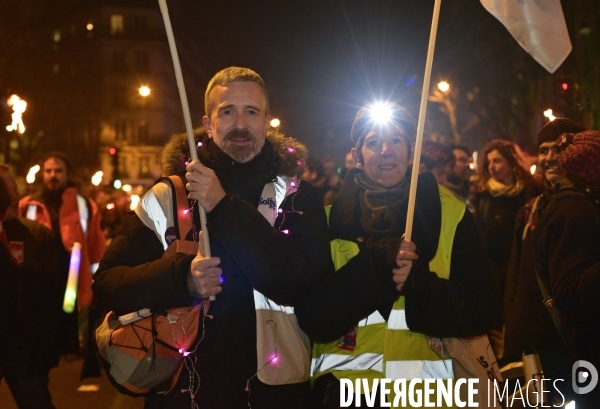 Marche aux flambeaux, contre la réforme des retraites du 23 janvier 2020, à Paris. National strike of 23 janvier 2020 in Paris.