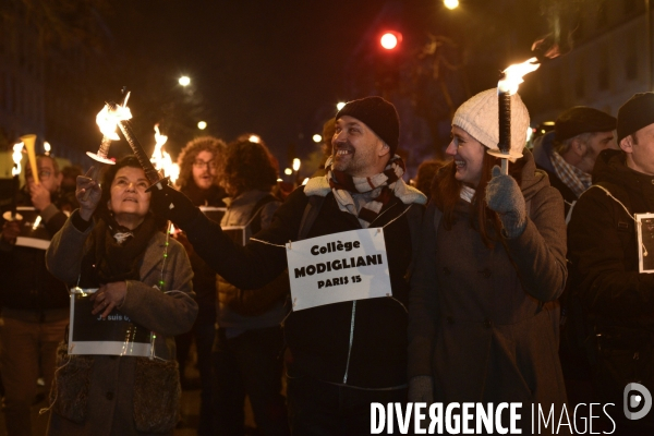 Marche aux flambeaux, contre la réforme des retraites du 23 janvier 2020, à Paris. National strike of 23 janvier 2020 in Paris.