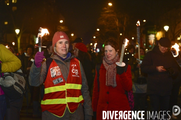 Marche aux flambeaux, contre la réforme des retraites du 23 janvier 2020, à Paris. National strike of 23 janvier 2020 in Paris.