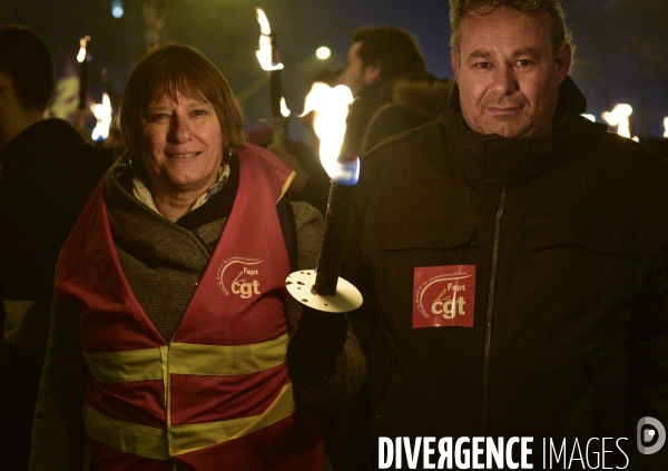 Marche aux flambeaux, contre la réforme des retraites du 23 janvier 2020, à Paris. National strike of 23 janvier 2020 in Paris.