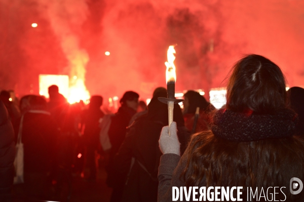 Marche aux flambeaux, contre la réforme des retraites du 23 janvier 2020, à Paris. National strike of 23 janvier 2020 in Paris.