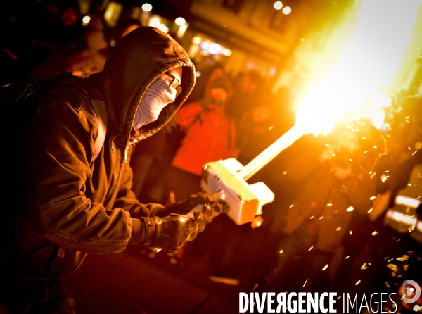 Marche aux flambeaux, contre la réforme des retraites du 23 janvier 2020, à Paris. National strike of 23 janvier 2020 in Paris.