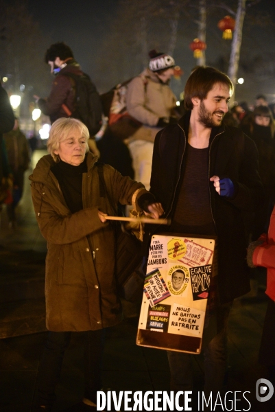 Marche aux flambeaux, contre la réforme des retraites du 23 janvier 2020, à Paris. National strike of 23 janvier 2020 in Paris.