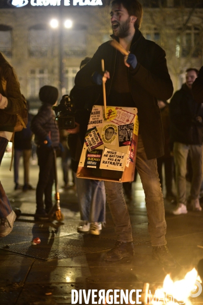 Marche aux flambeaux, contre la réforme des retraites du 23 janvier 2020, à Paris. National strike of 23 janvier 2020 in Paris.