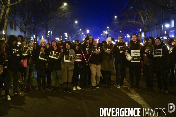 Marche aux flambeaux, contre la réforme des retraites du 23 janvier 2020, à Paris. National strike of 23 janvier 2020 in Paris.