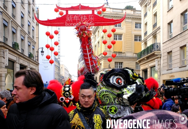 Le défilé du Nouvel an Chinois rue du faubourg saint Honoré