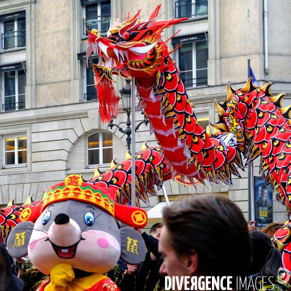 Le défilé du Nouvel an Chinois rue du faubourg saint Honoré