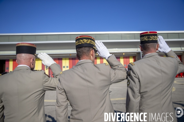 Emmanuel Macron: cérémonie pour trois sauveteurs accidentés à Nîmes-Garons