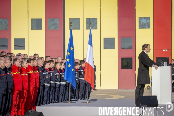 Emmanuel Macron: cérémonie pour trois sauveteurs accidentés à Nîmes-Garons