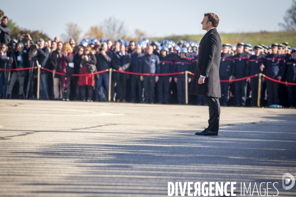 Emmanuel Macron: cérémonie pour trois sauveteurs accidentés à Nîmes-Garons