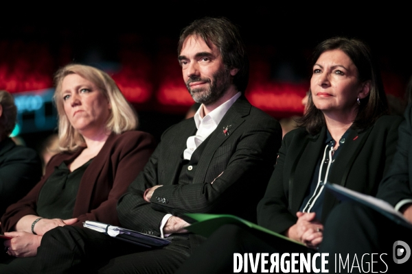 Les candidats aux municipales à Paris, devant la fondation Abbé Pierre.