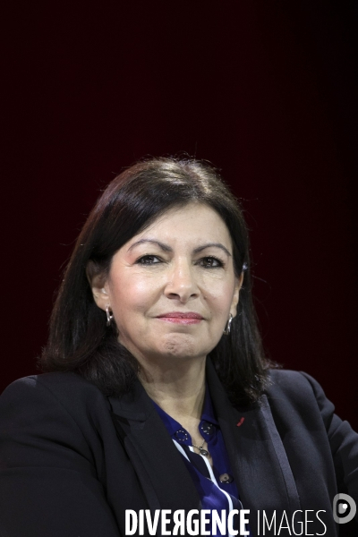 Les candidats aux municipales à Paris, devant la fondation Abbé Pierre.