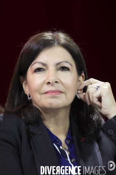 Les candidats aux municipales à Paris, devant la fondation Abbé Pierre.