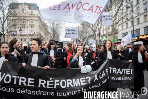 Les avocats marchent contre la réforme des retraites
