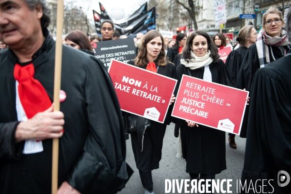 Les avocats marchent contre la réforme des retraites