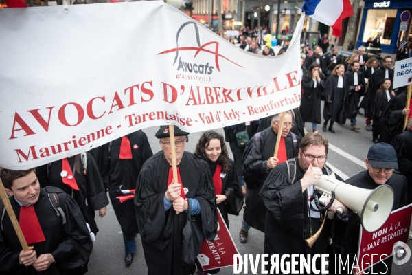 Les avocats marchent contre la réforme des retraites