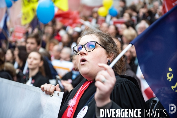 Les avocats marchent contre la réforme des retraites