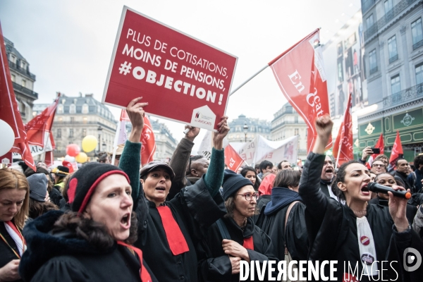 Les avocats marchent contre la réforme des retraites