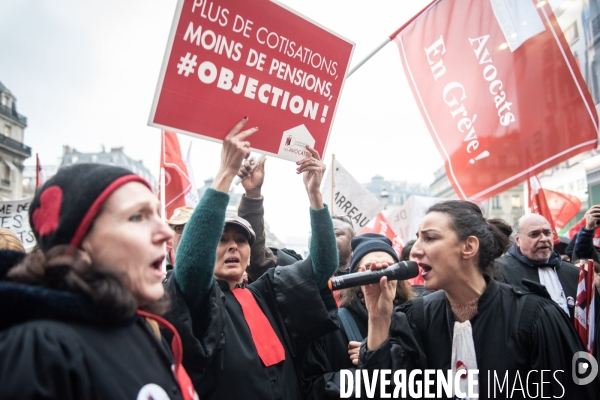Les avocats marchent contre la réforme des retraites