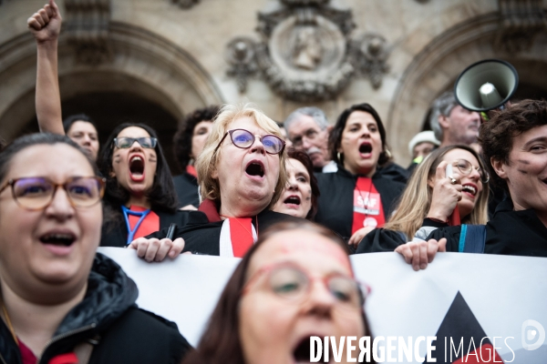 Les avocats marchent contre la réforme des retraites
