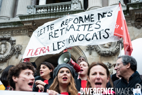 Les avocats marchent contre la réforme des retraites