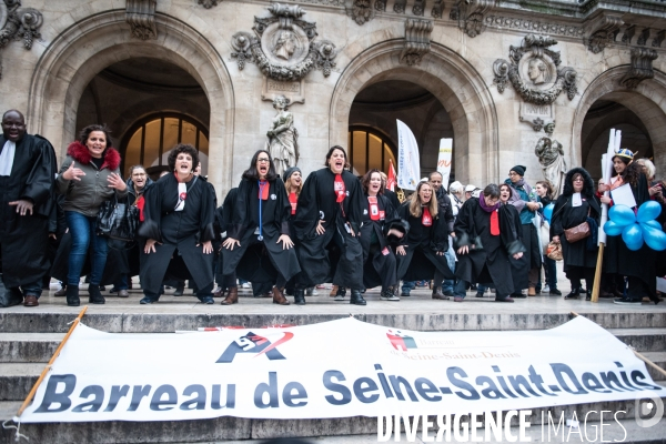 Les avocats marchent contre la réforme des retraites