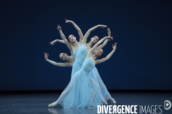 SERENADE de George Balanchine