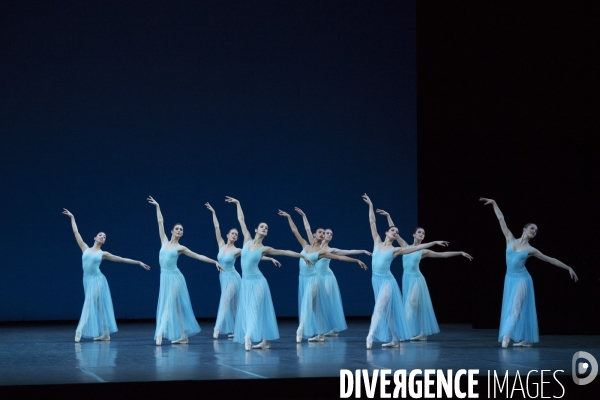 SERENADE de George Balanchine