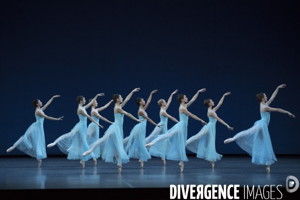 SERENADE de George Balanchine