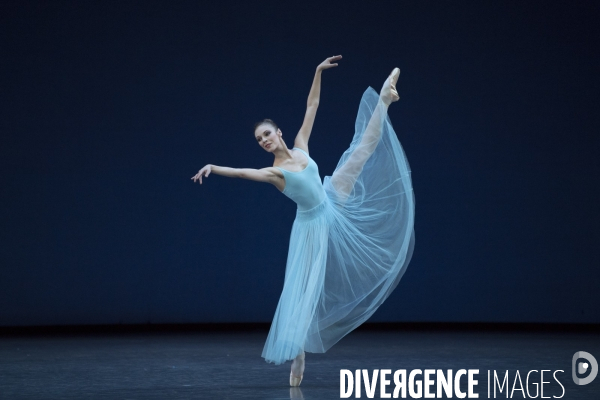 SERENADE de George Balanchine