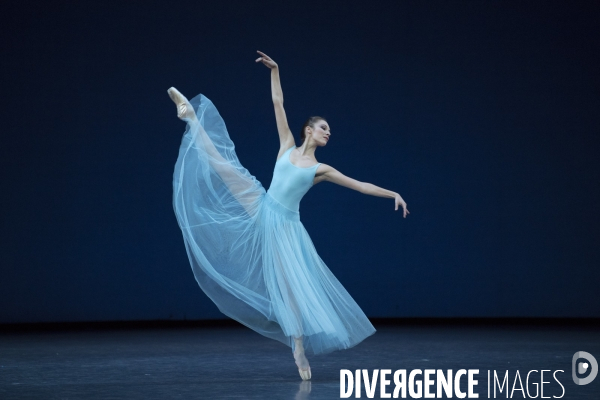 SERENADE de George Balanchine