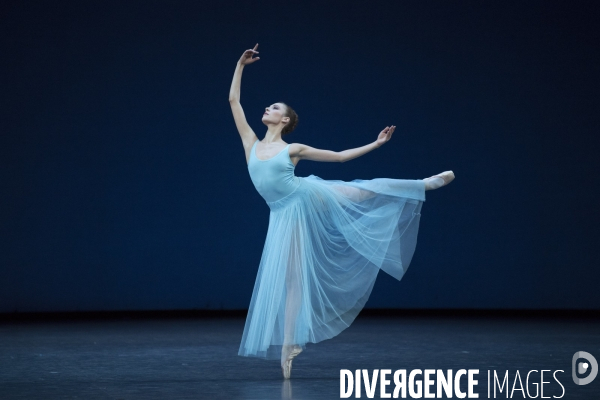 SERENADE de George Balanchine