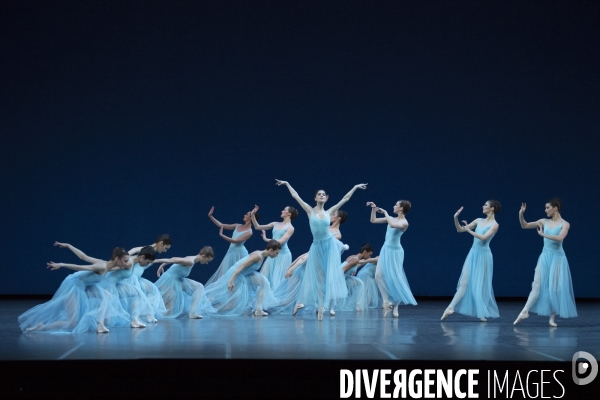 SERENADE de George Balanchine