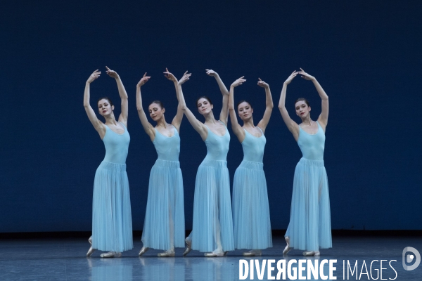 SERENADE de George Balanchine