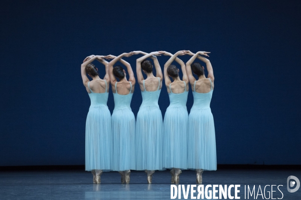 SERENADE de George Balanchine