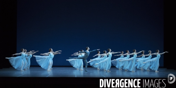 SERENADE de George Balanchine