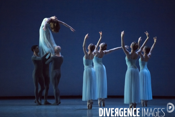 SERENADE de George Balanchine