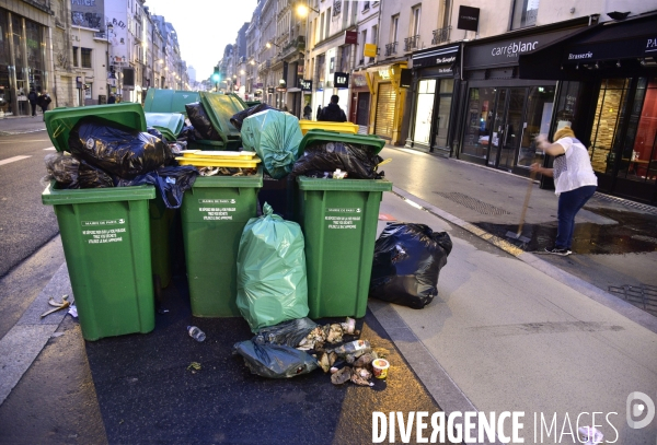 Grève des éboueurs et agents chargés du traitement des déchets à Paris. Garbage collectors and waste treatment workers strike in Paris