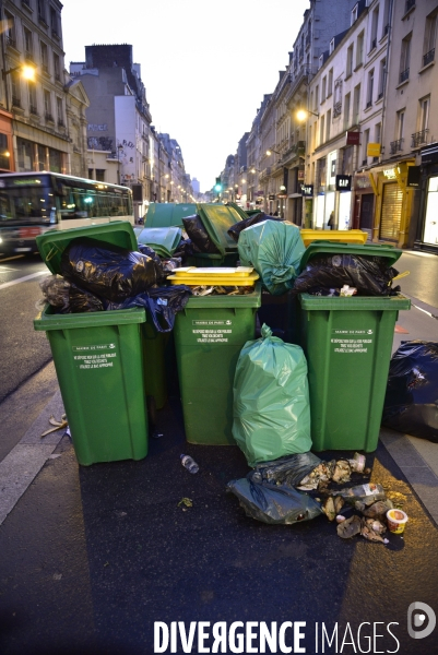 Grève des éboueurs et agents chargés du traitement des déchets à Paris. Garbage collectors and waste treatment workers strike in Paris