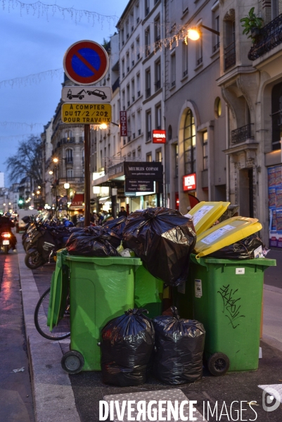 Grève des éboueurs et agents chargés du traitement des déchets à Paris. Garbage collectors and waste treatment workers strike in Paris