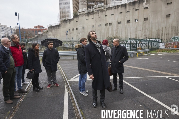 Cedric Villani en campagne dans le treizieme arrondissement et la dalle des Olympiades