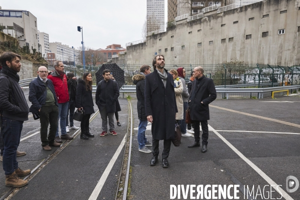 Cedric Villani en campagne dans le treizieme arrondissement et la dalle des Olympiades