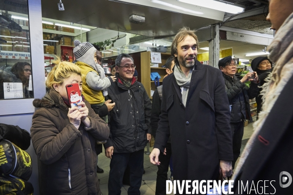 Cedric Villani en campagne dans le treizieme arrondissement et la dalle des Olympiades