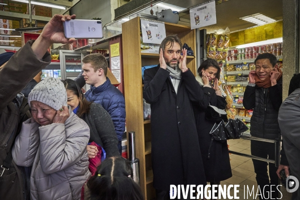 Cedric Villani en campagne dans le treizieme arrondissement et la dalle des Olympiades