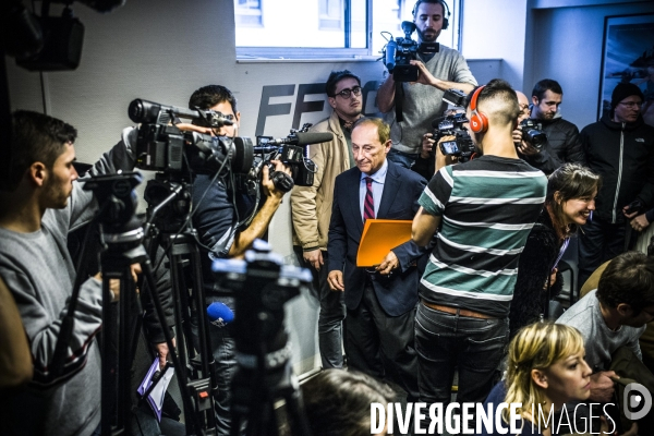 Conference de presse du directeur de la federation des sports de glace.