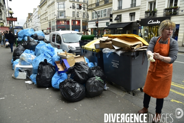 Grève des éboueurs et agents chargés du traitement des déchets à Paris. Garbage collectors and waste treatment workers strike in Paris