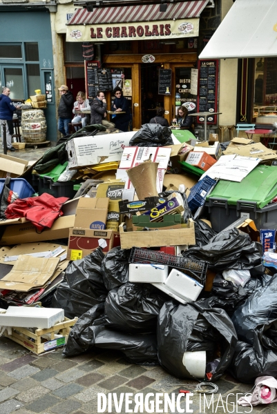 Grève des éboueurs et agents chargés du traitement des déchets à Paris. Garbage collectors and waste treatment workers strike in Paris