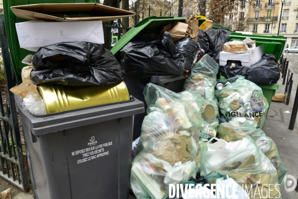 Grève des éboueurs et agents chargés du traitement des déchets à Paris. Garbage collectors and waste treatment workers strike in Paris