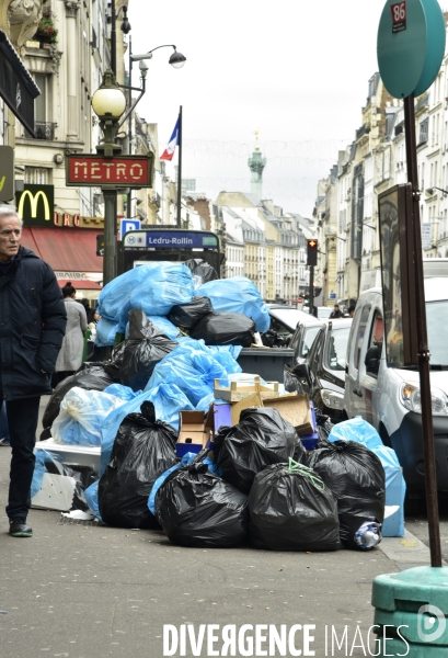 Grève des éboueurs et agents chargés du traitement des déchets à Paris. Garbage collectors and waste treatment workers strike in Paris